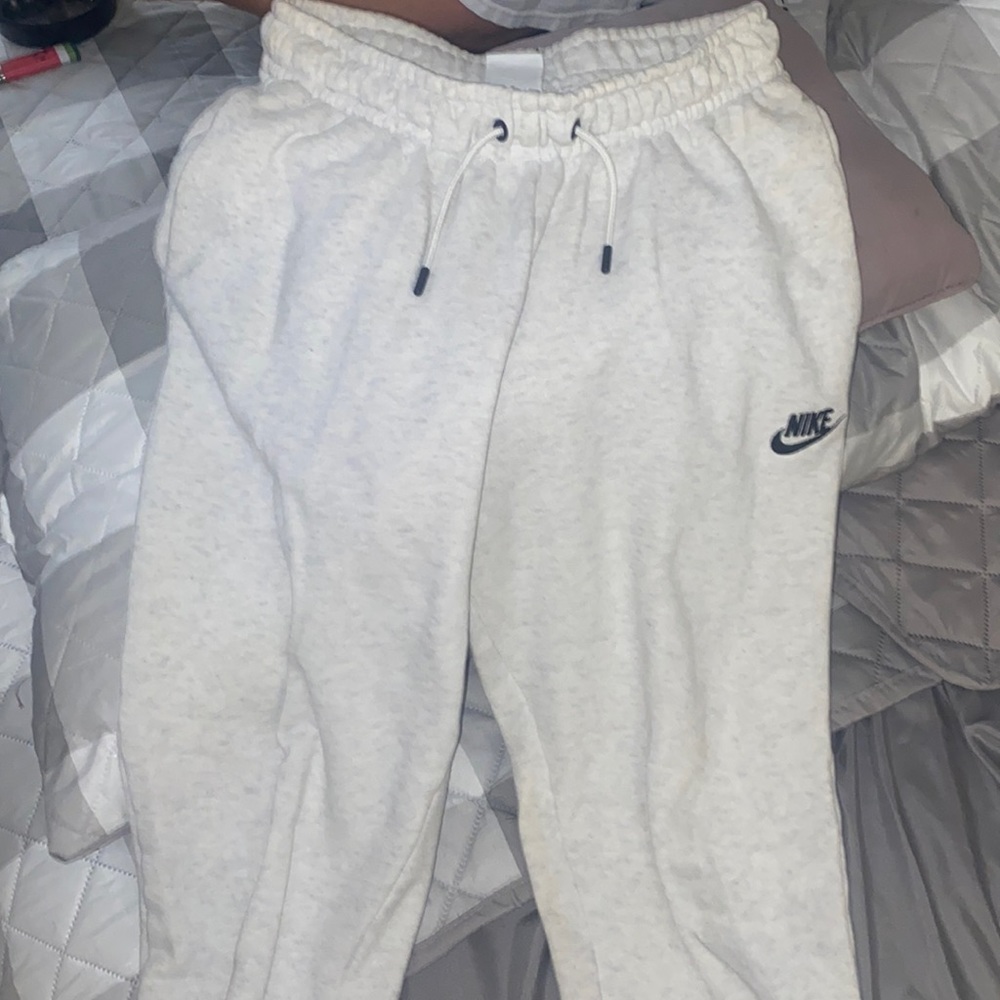 Womens Nike sweatpants. Extra small.